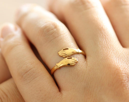 18K Gold hug hand ring, adjustable hugging ring